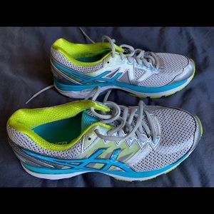 ASICS GT-2000 4 running Shoes size 8